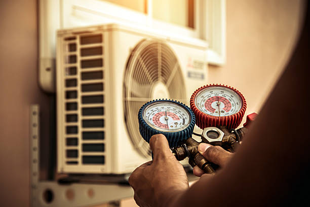 Professional Hvac technician working in Central City, IA